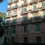 Inside Naples-Dint\'E\'Viche\'