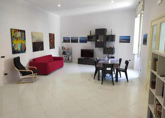 Inside Naples-Dint\'E\'Viche\'